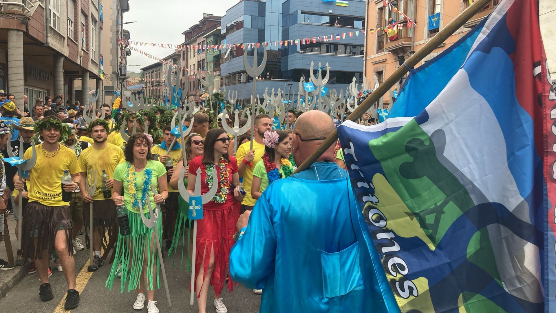Así fue el desfile del Descenso del Sella 2025. ¡Búscate en las fotos!