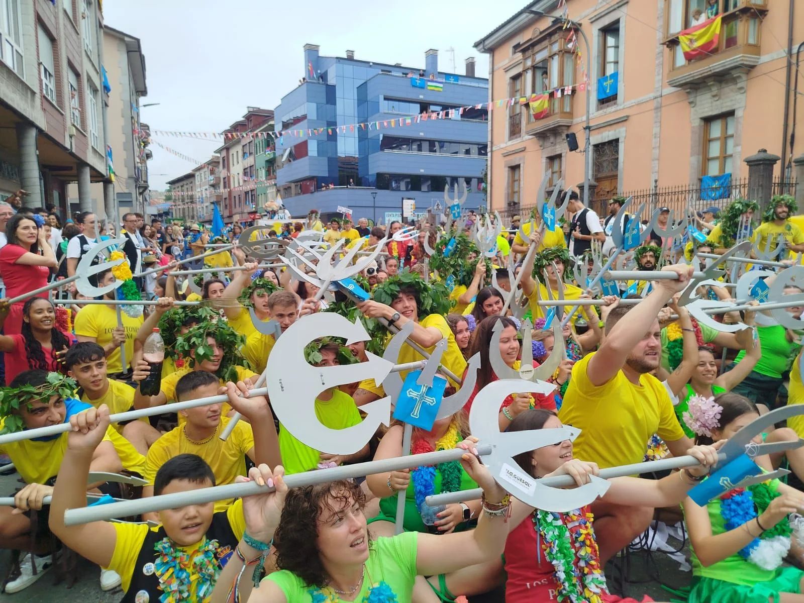Así fue el desfile del Descenso del Sella 2025. ¡Búscate en las fotos!