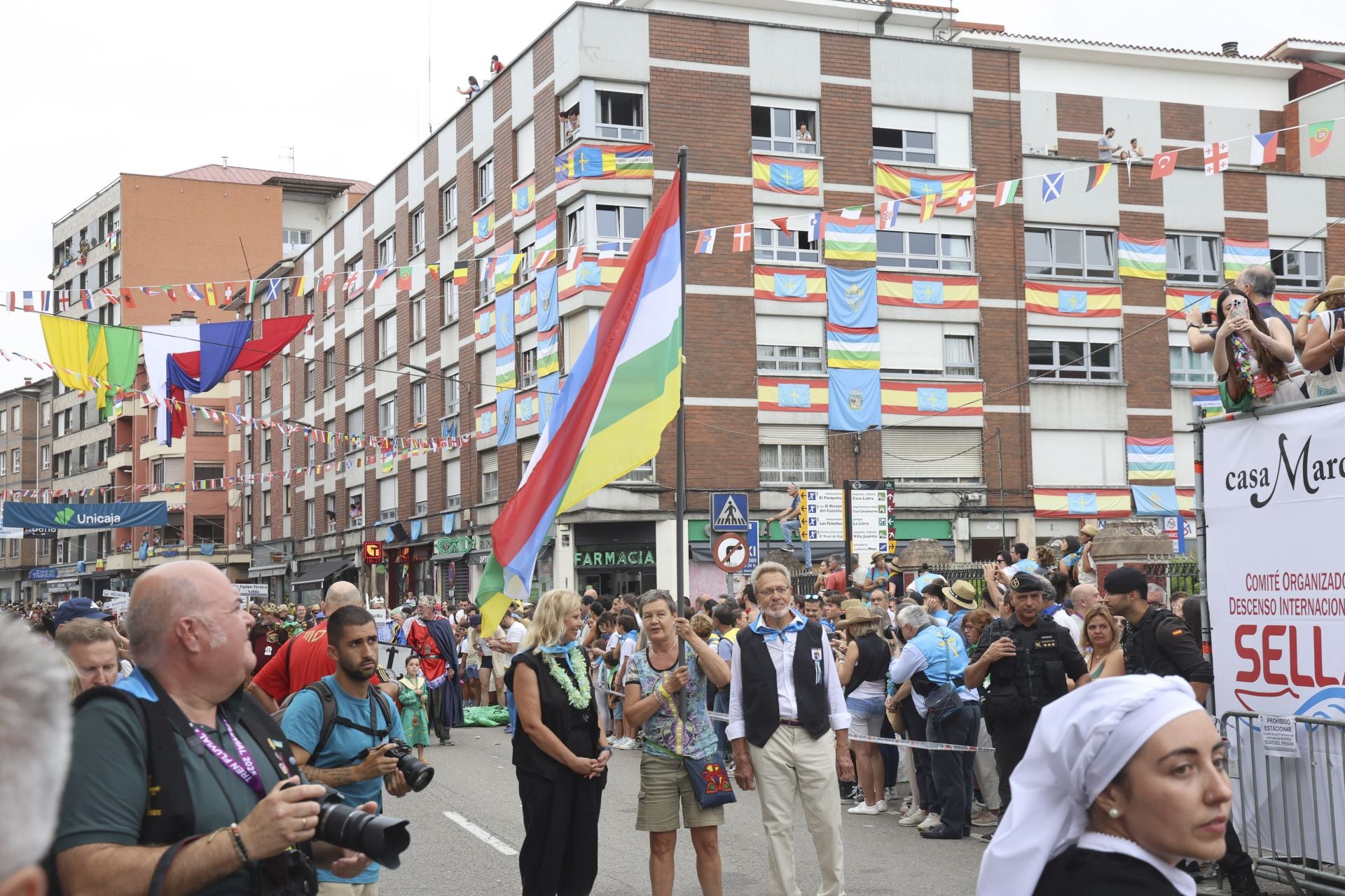 Así fue el desfile del Descenso del Sella 2025. ¡Búscate en las fotos!