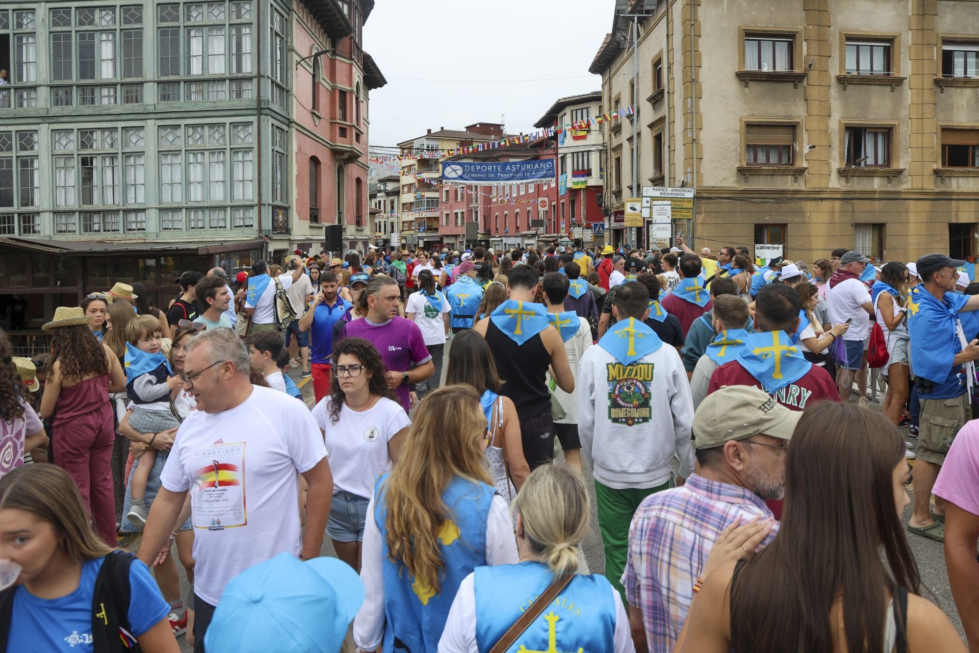 Así fue el desfile del Descenso del Sella 2025. ¡Búscate en las fotos!