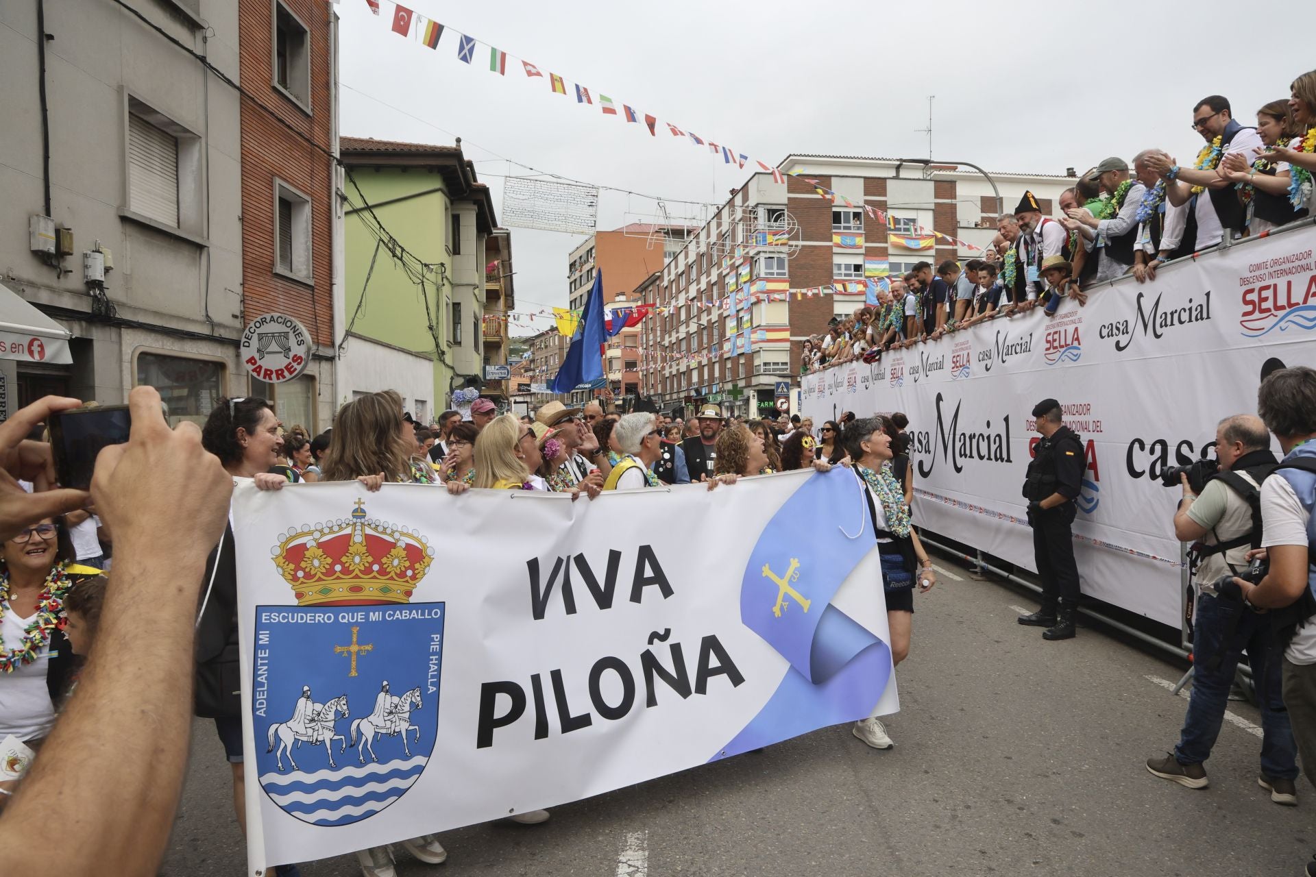 Así fue el desfile del Descenso del Sella 2025. ¡Búscate en las fotos!