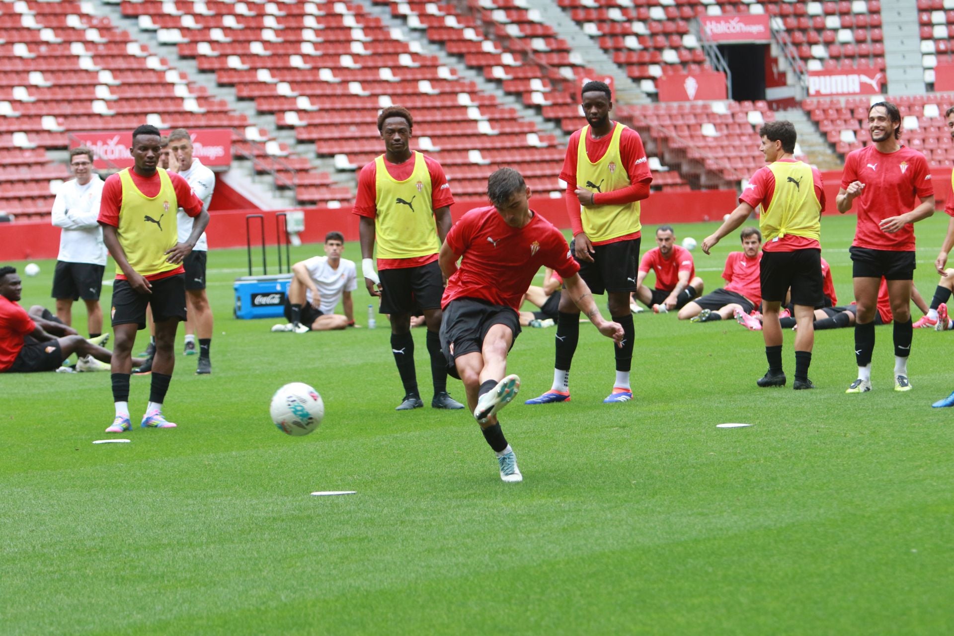 Entrenamiento del Sporting de Gijón con una gran sorpresa