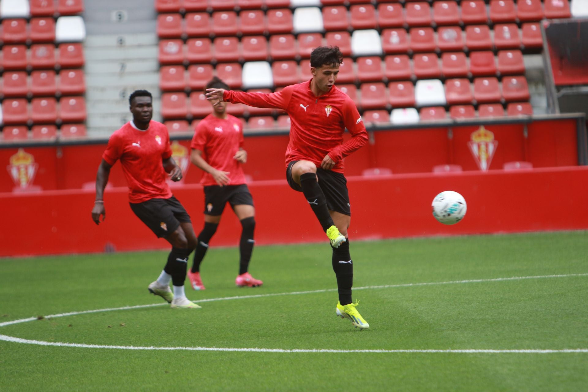 Entrenamiento del Sporting de Gijón con una gran sorpresa