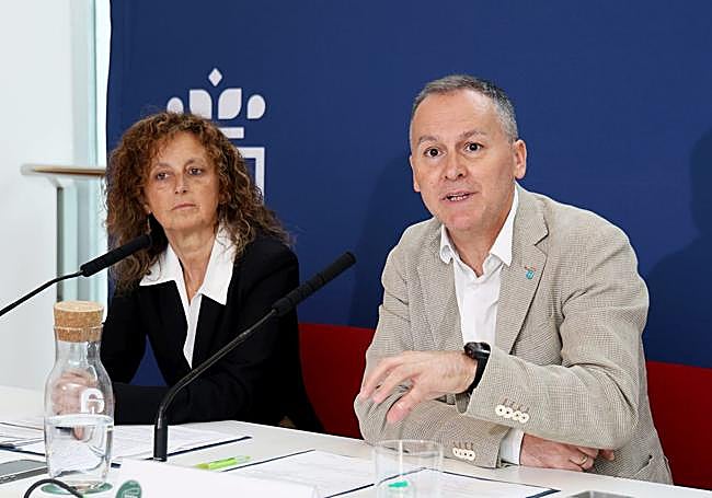 Eva Ledo y Ángel Balea, en el pabellón del Principado en la Fidma .