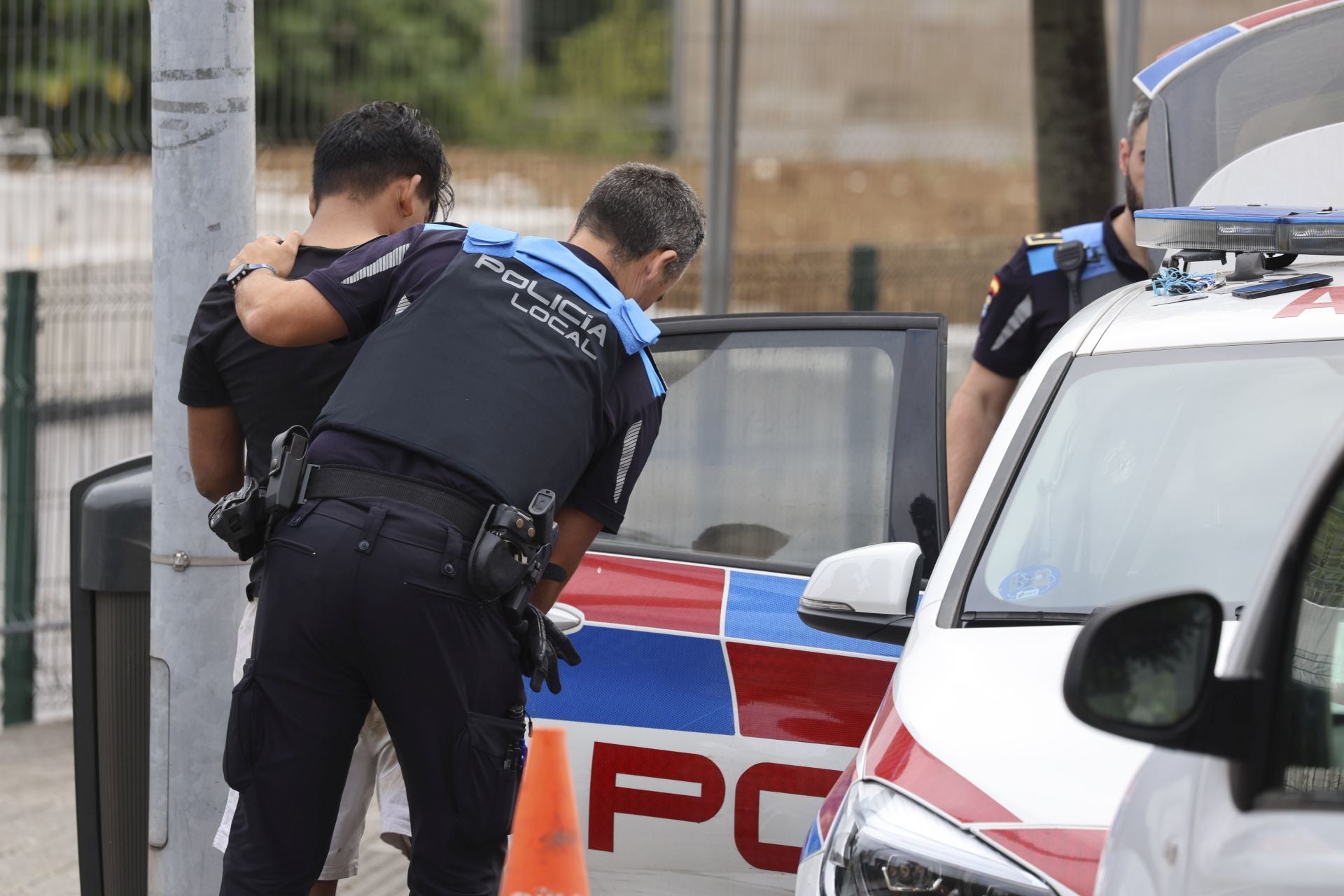 Detenido tras subirse a una grúa de obra de 30 metros en Montevil, en Gijón