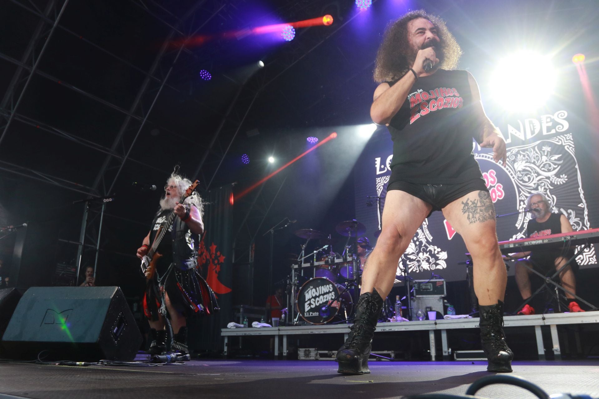 La plaza Mayor de Gijón se quedó pequeña para los Mojinos Escozíos