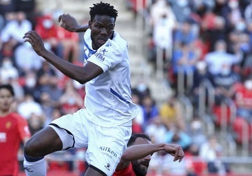 Mamadou Loum, un león para apuntalar la medular del Sporting