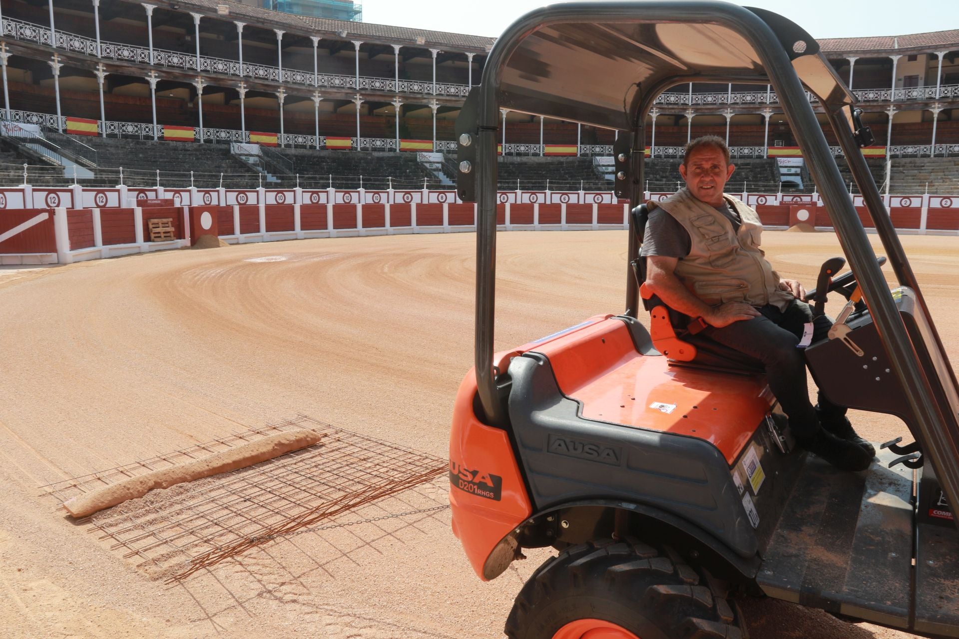 La plaza de toros de El Bibio se prepara para la Feria de Begoña