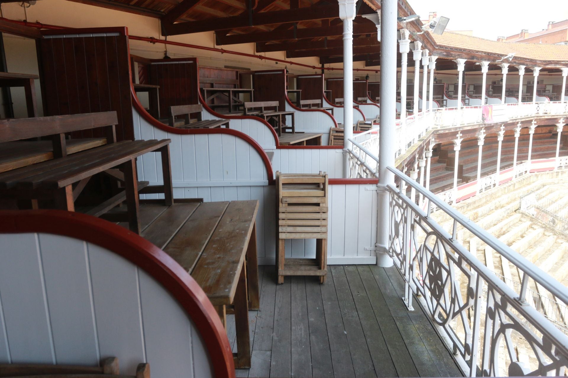 La plaza de toros de El Bibio se prepara para la Feria de Begoña