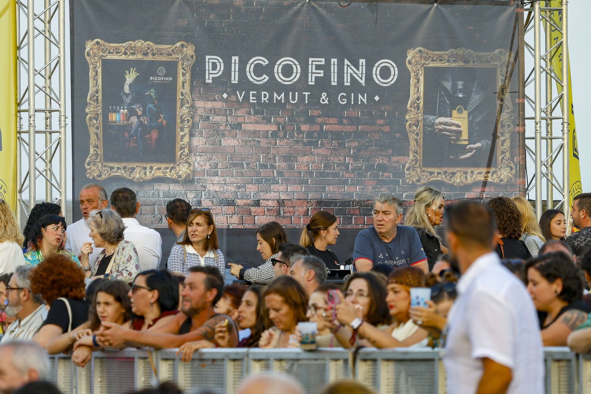 Luanco se entrega a Rozalén