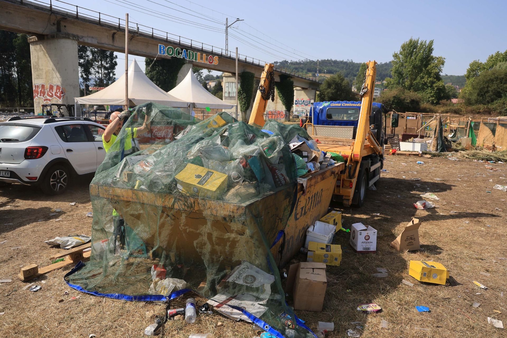 El día después del Xiringüelu: así ha quedado el prau Salcéu