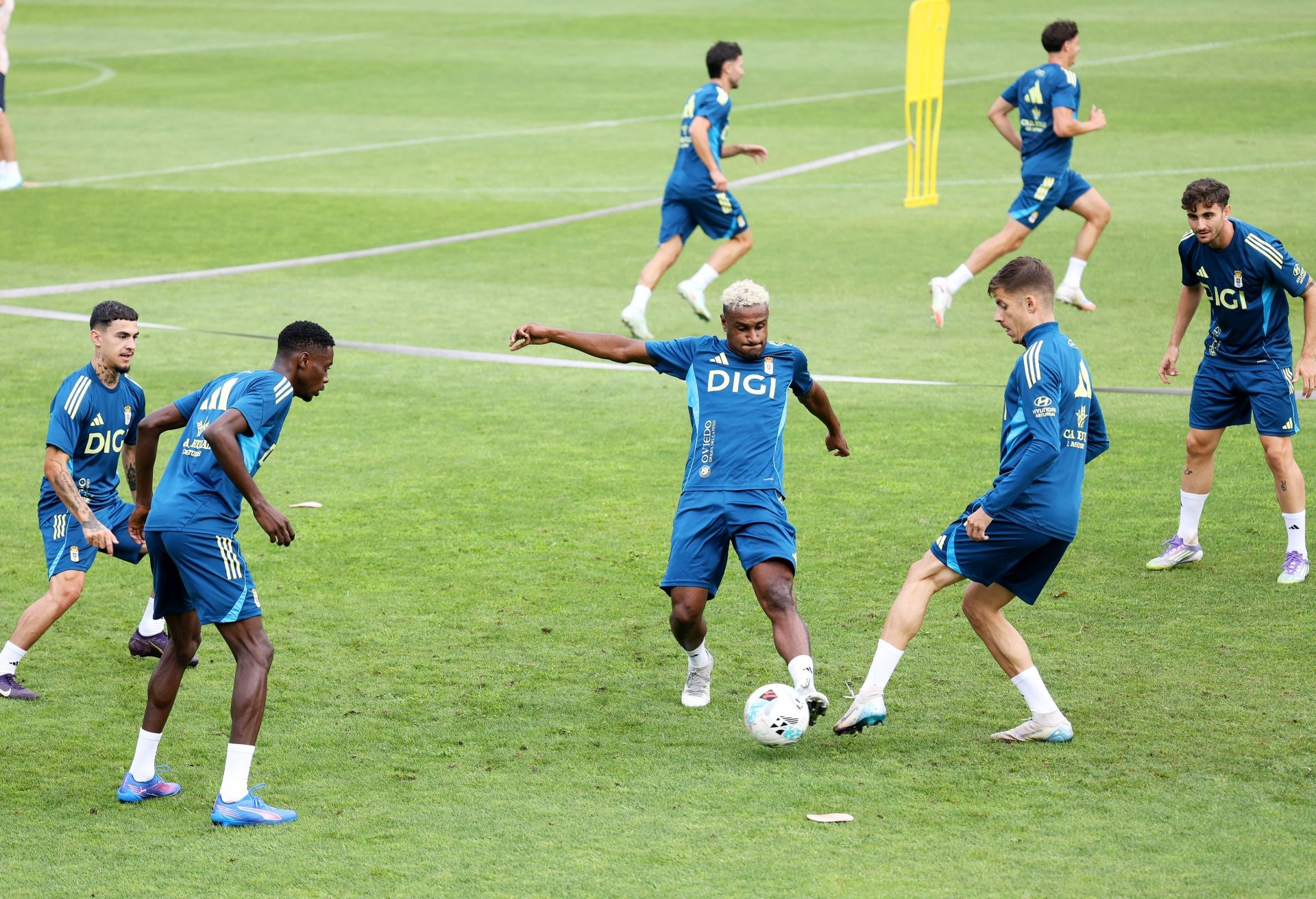 El entrenamiento del Real Oviedo de este martes, 12 de agosto, en fotos