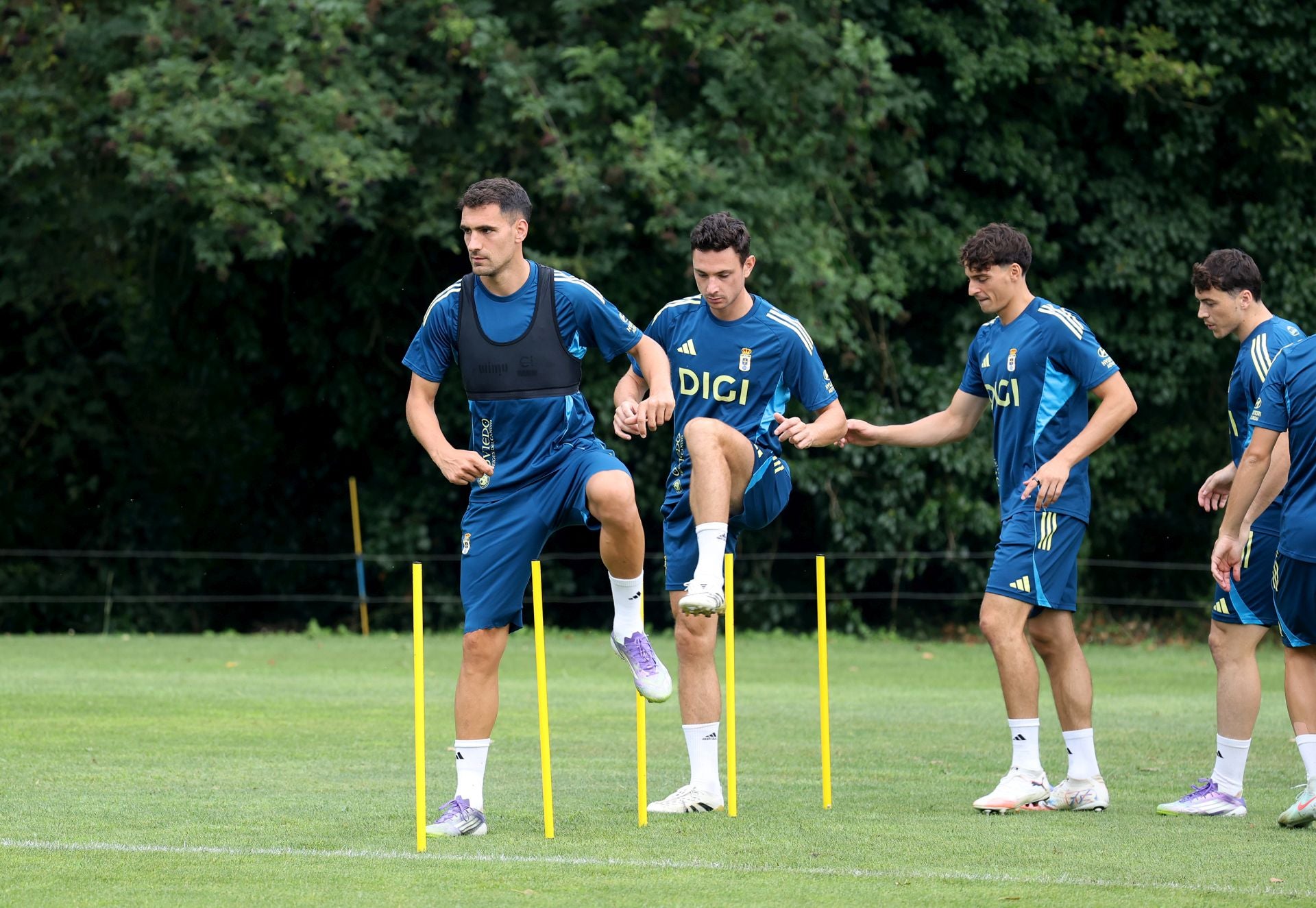 El entrenamiento del Real Oviedo de este martes, 12 de agosto, en fotos