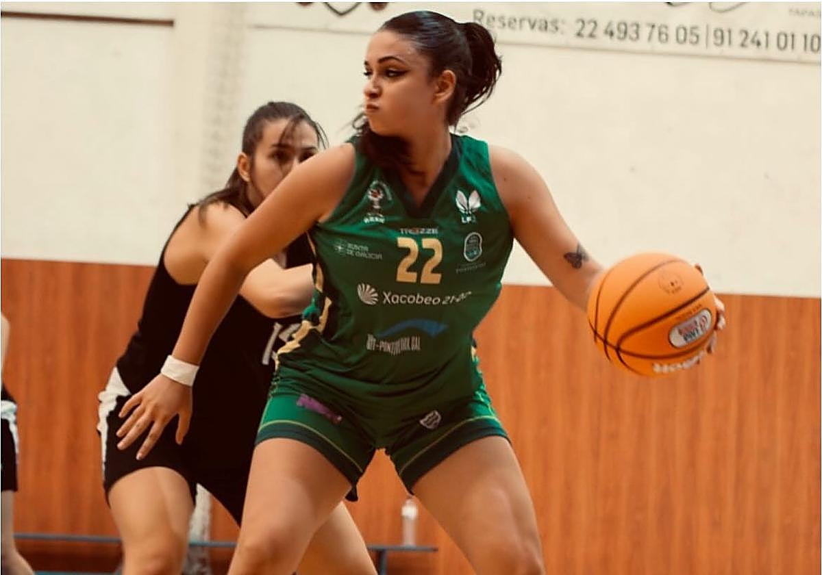 Lorena Lorenzo, con Maristas Coruña la pasada temporada.