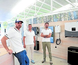 Los fundadores de Masnorte, Darío García, Antonio Álvarez y Pablo Suárez, en su estand