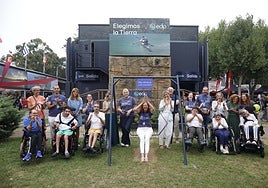 Voluntariado de EdP junto con miembros de Aspace y del Banco de Alimentos