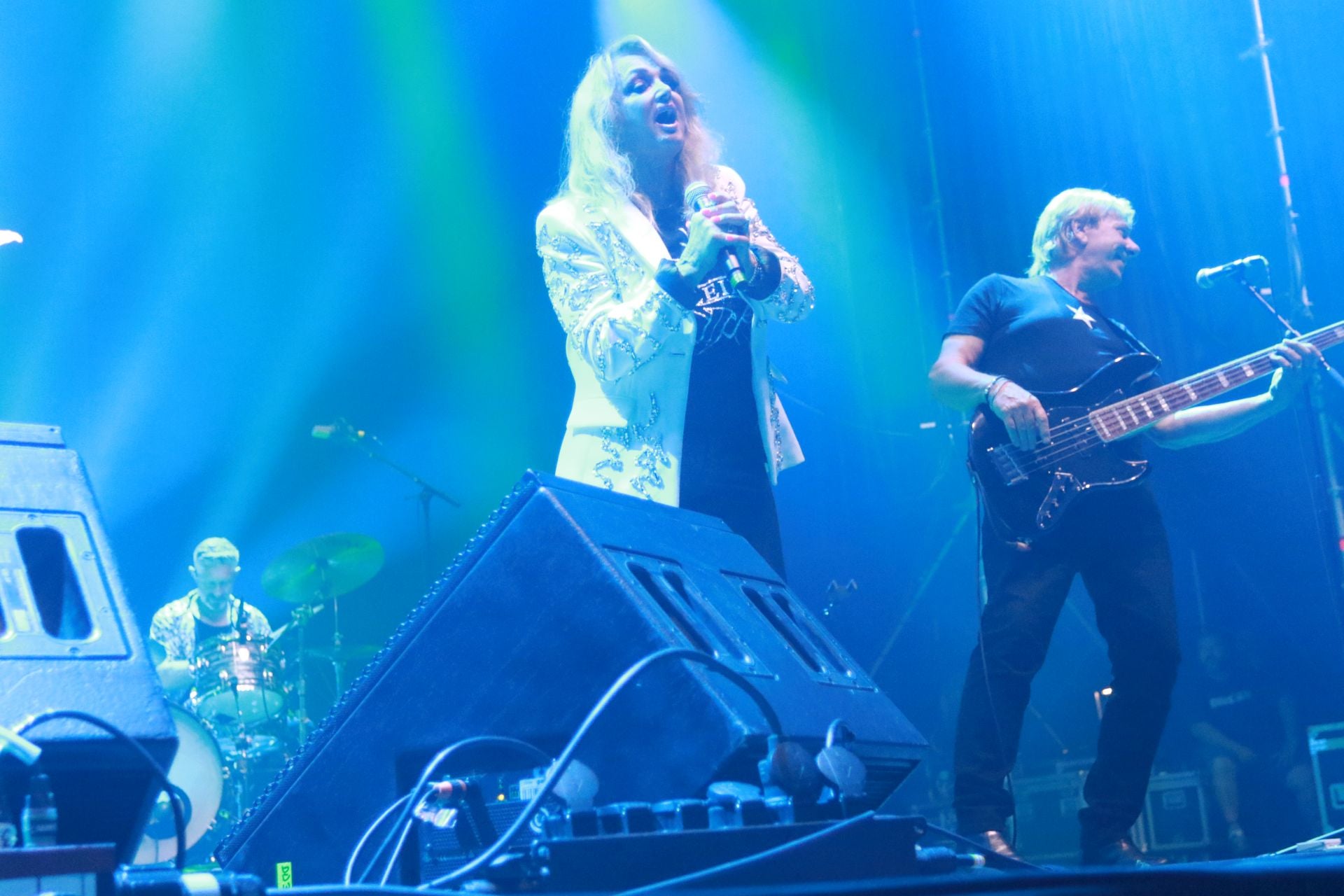 Bonnie Tyler cautiva Gijón con su voz rasgada y grandes éxitos