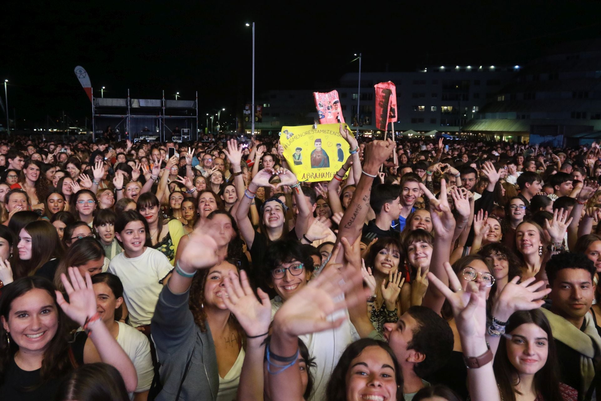 Abraham Mateo ilumina el escenario de Poniente, en Gijón