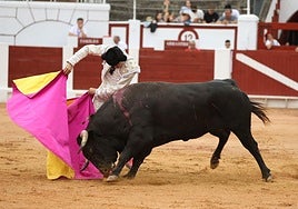 Feria Taurina de Begoña, en Gijón: dos orejas para dos novilleros
