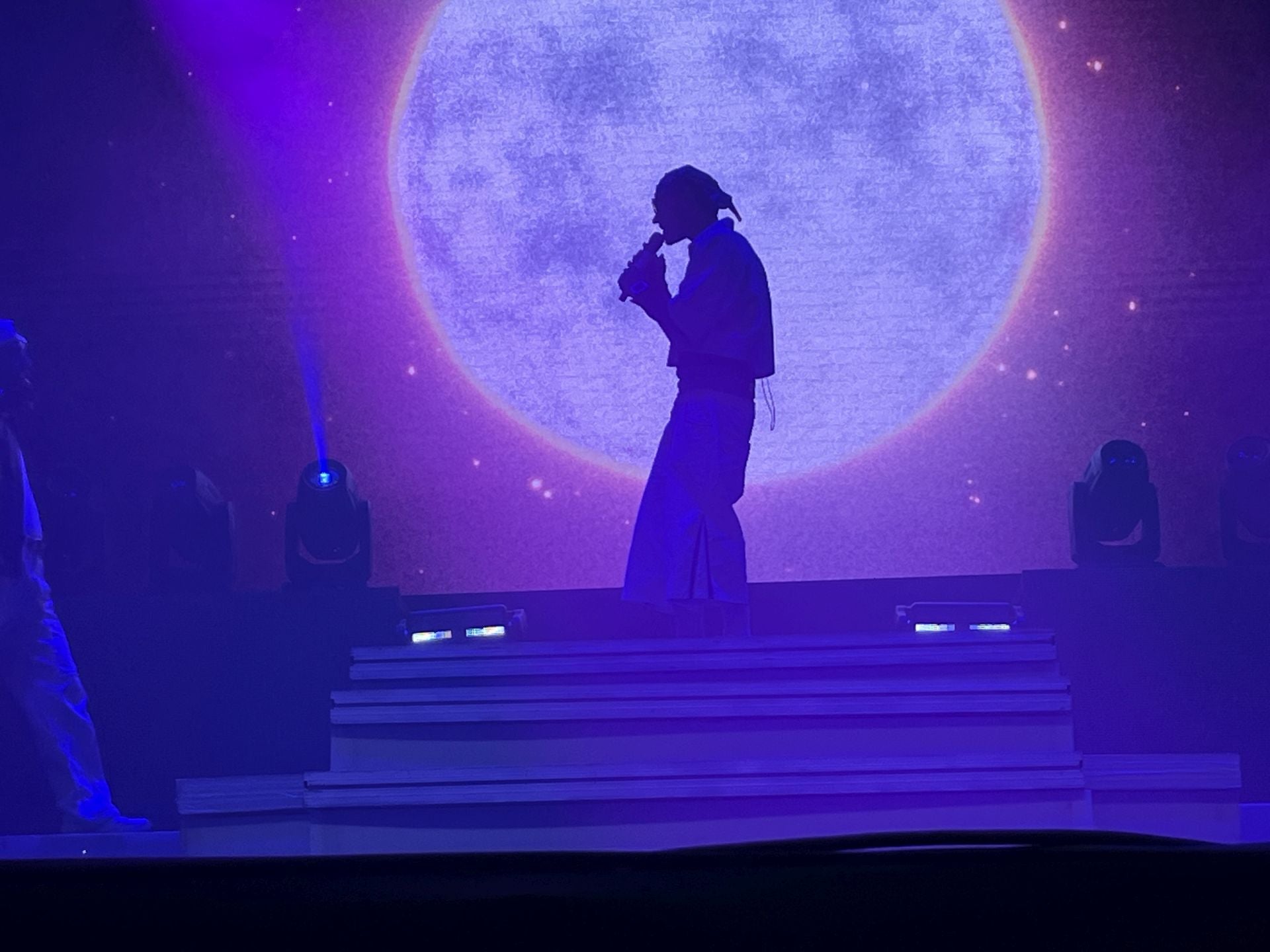 Abraham Mateo ilumina el escenario de Poniente, en Gijón