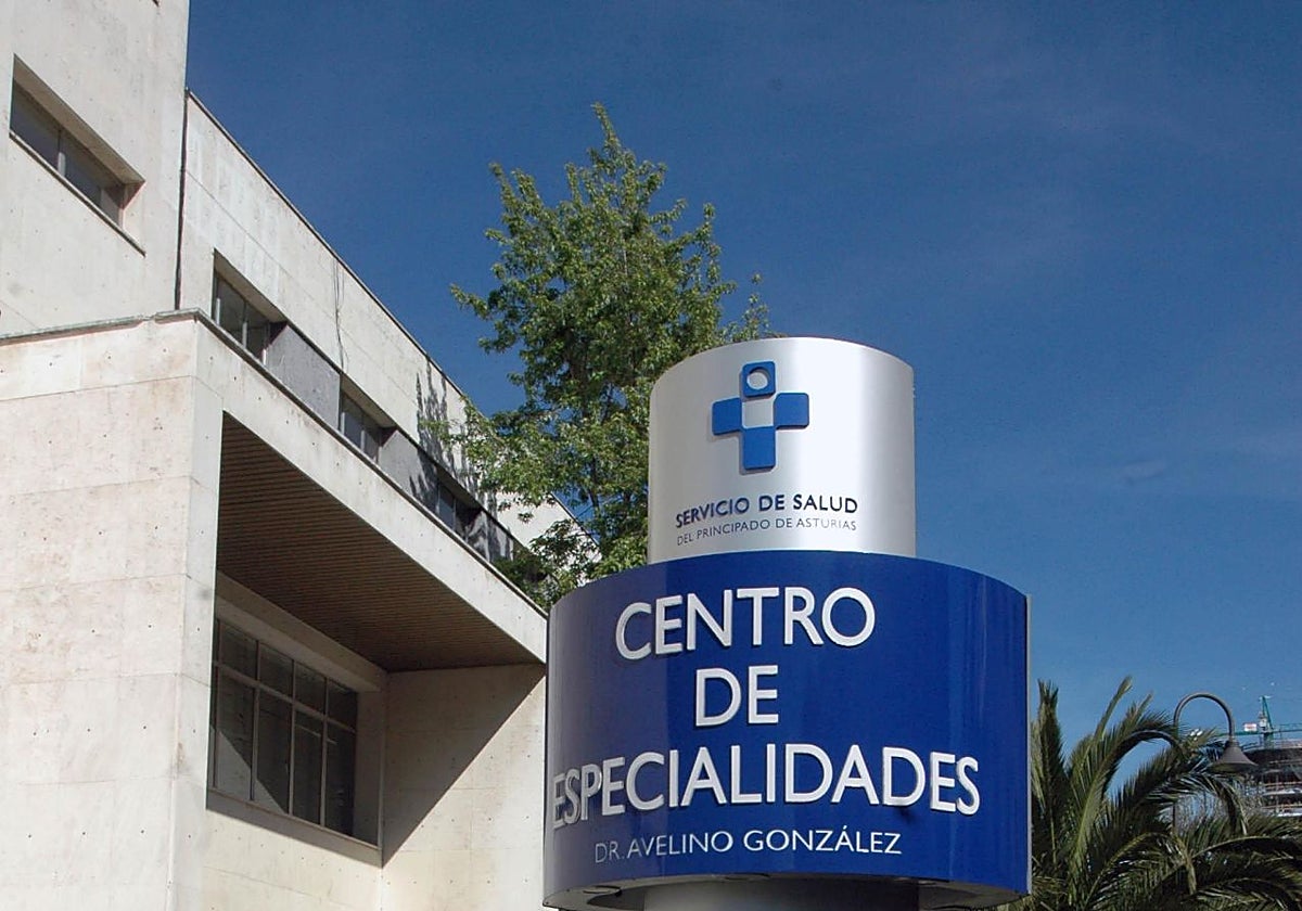 Entrada principal del centro de especialidades Avelino González.