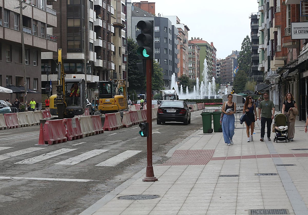 Imagen principal - «Económicamente fatal, hay días que hago 50 euros de caja por las obras»