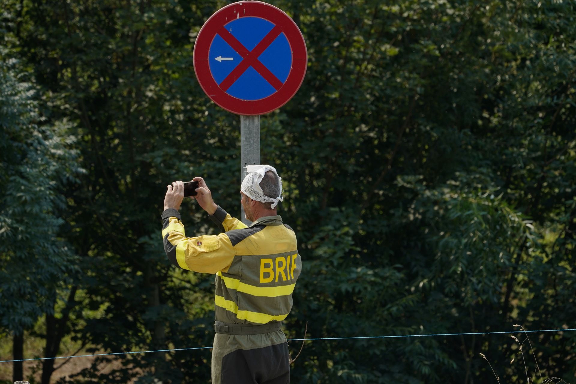 Alerta en Genestoso, en Cangas del Narcea: los bomberos y el Ejército luchan contra el fuego «descontrolado»