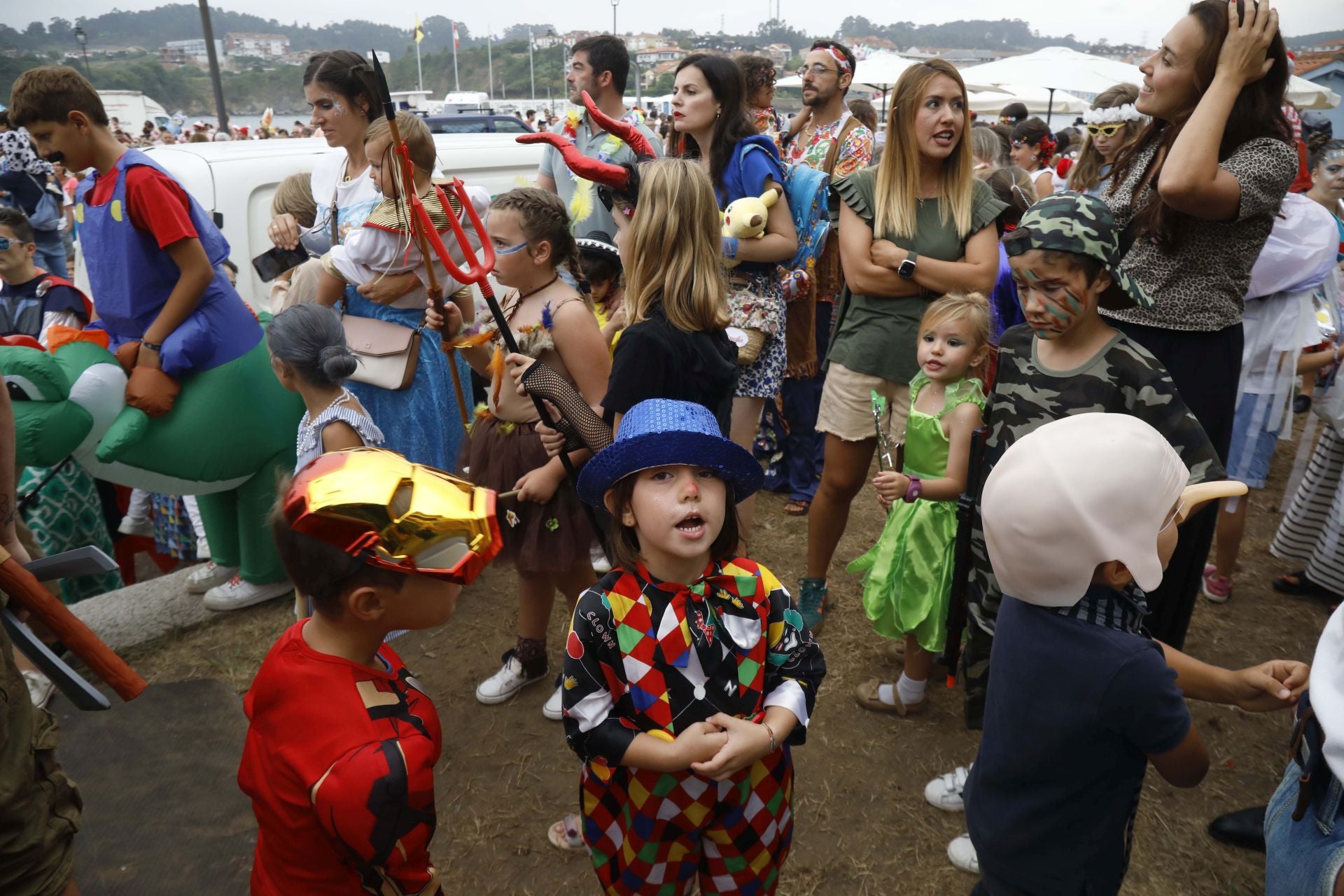 Luanco se llena de fiesta y disfracesen su tradicional carnaval de verano