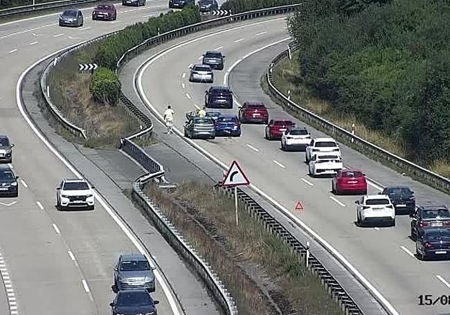 Atasco en la autopista 'Y' en dirección Gijón.