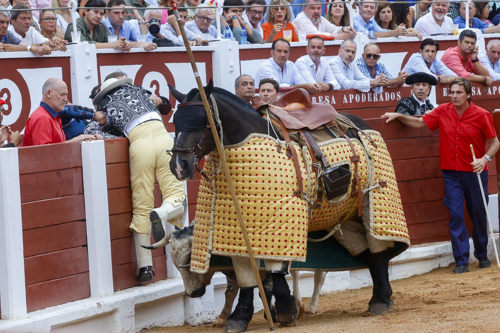 Tercera tarde de toros en la Feria de Begoña de Gijón