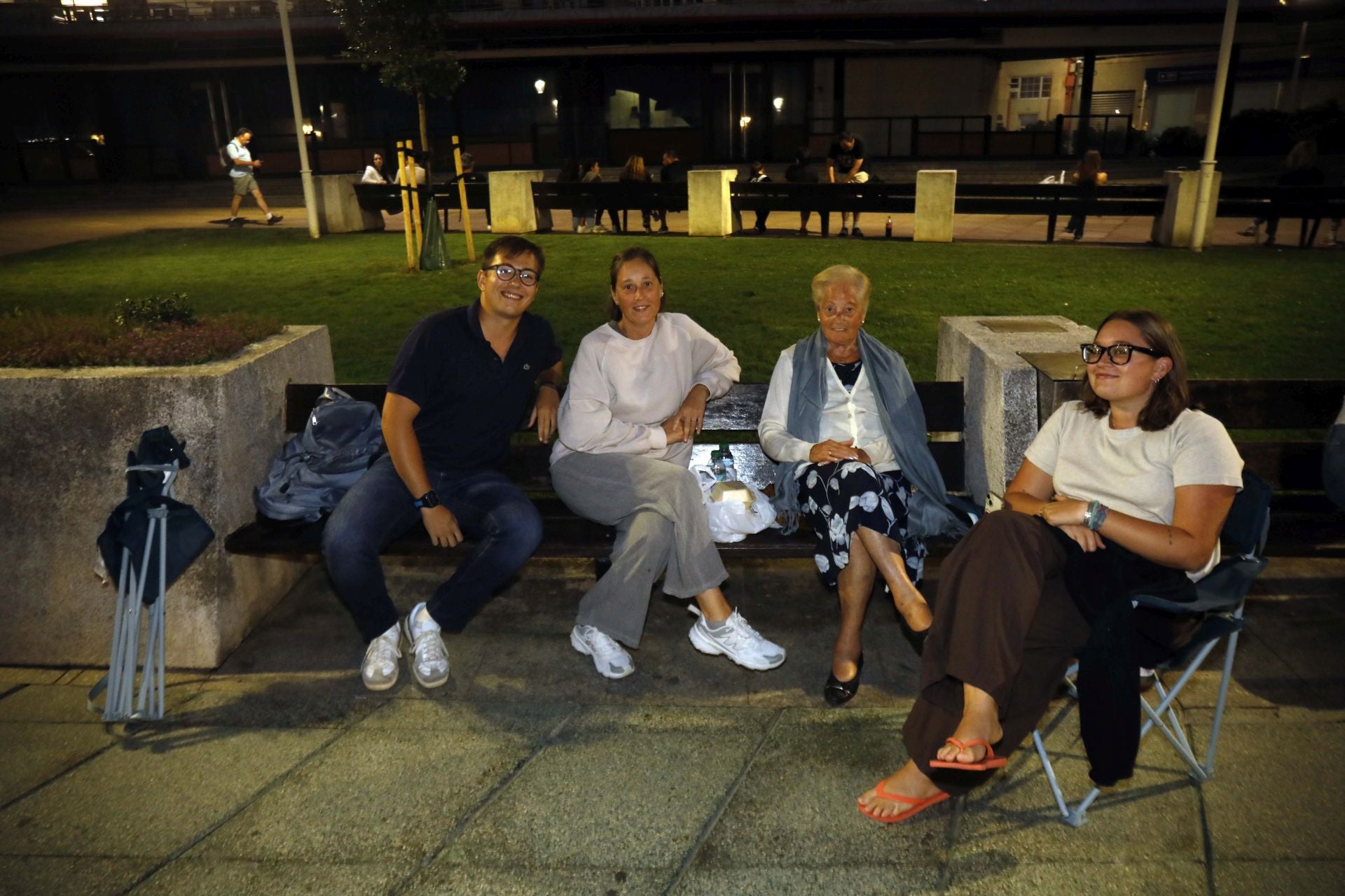 Gijón se ilumina en la noche de los Fuegos