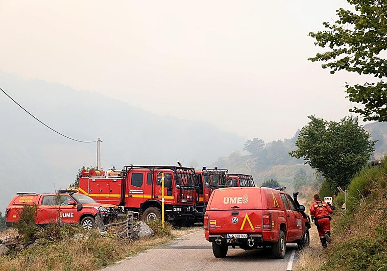 El incendio de Genestoso no da tregua