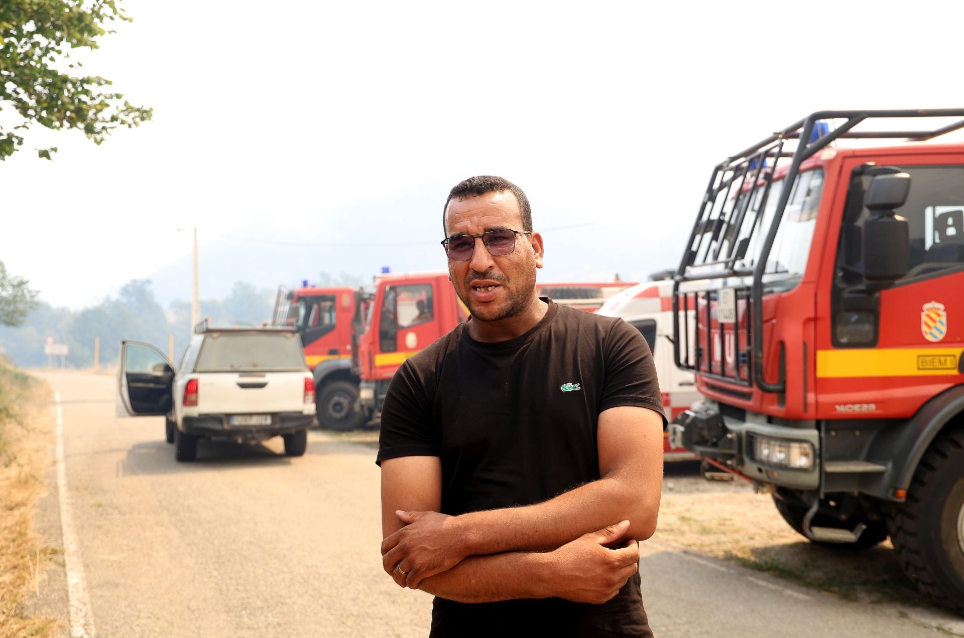 «Máxima preocupación» en Genestoso: las llamas siguen vivas y los vecinos «aterrados»