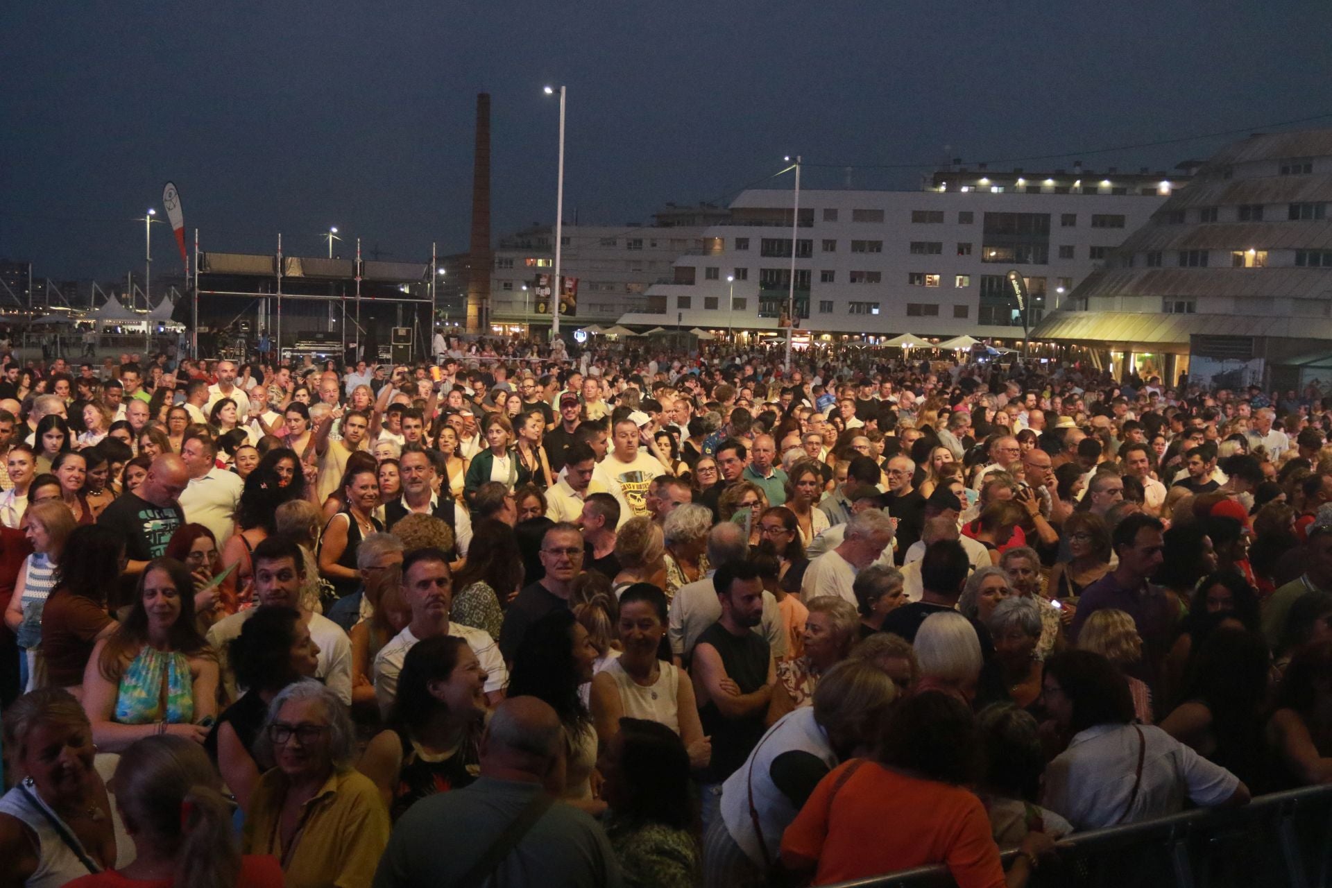 Rosario Flores conquista Poniente