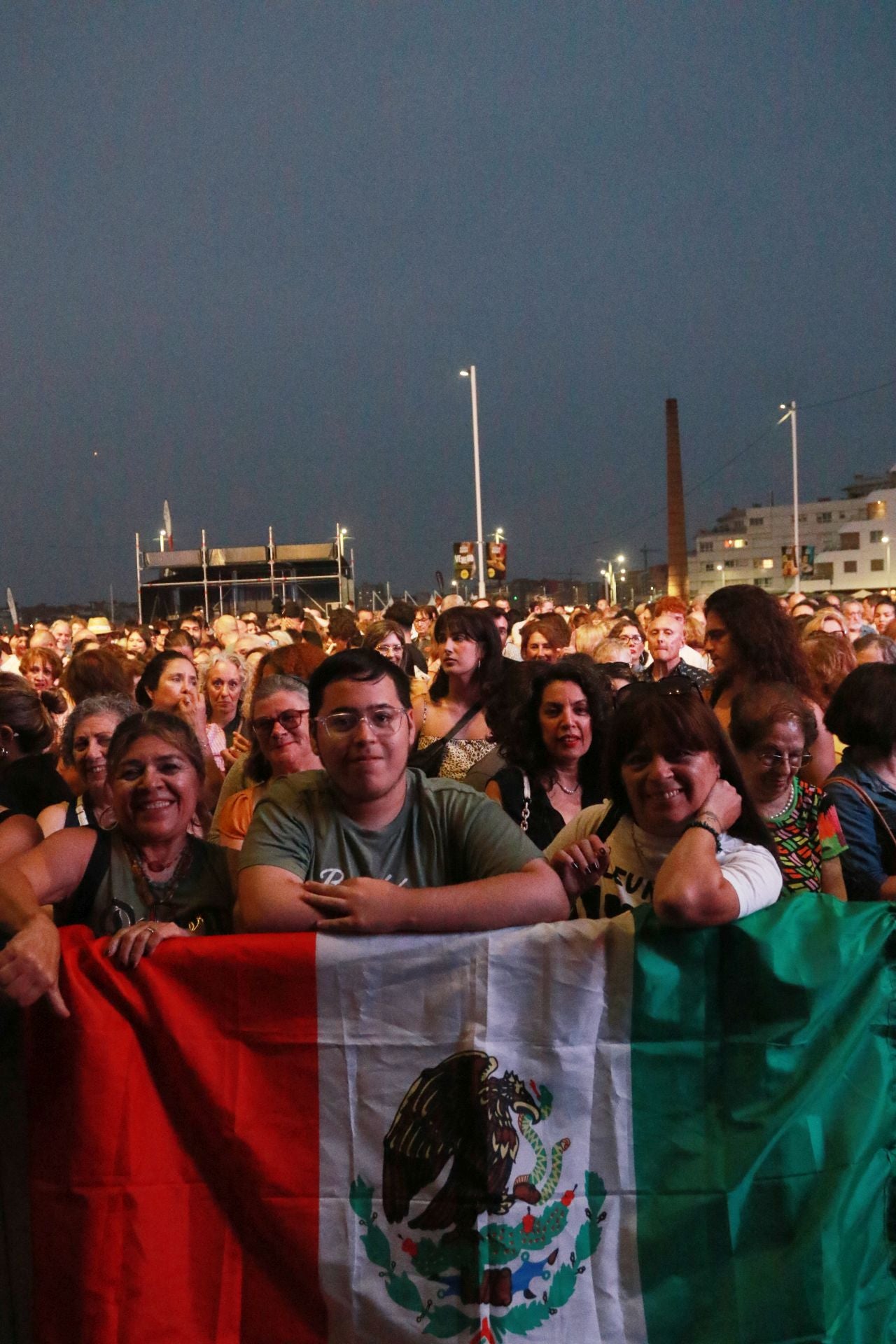 Rosario Flores conquista Poniente