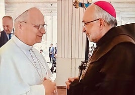 Foto publicada por Sanz Montes en sus redes sociales tras un encuentro que mantuvo, el pasado 30 de julio, con León XIV en El Vaticano.