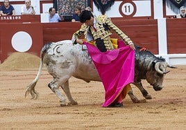 Tercera tarde de toros en la Feria de Begoña de Gijón