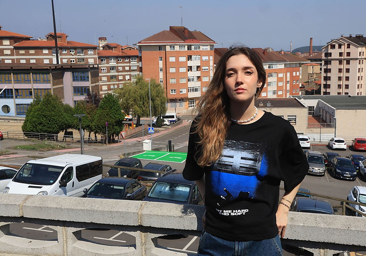 La joven escritora Paula Expósito es una de las reconocidas este año con el galardón de Corverana Ejemplar por el Ayuntamiento de Corvera.