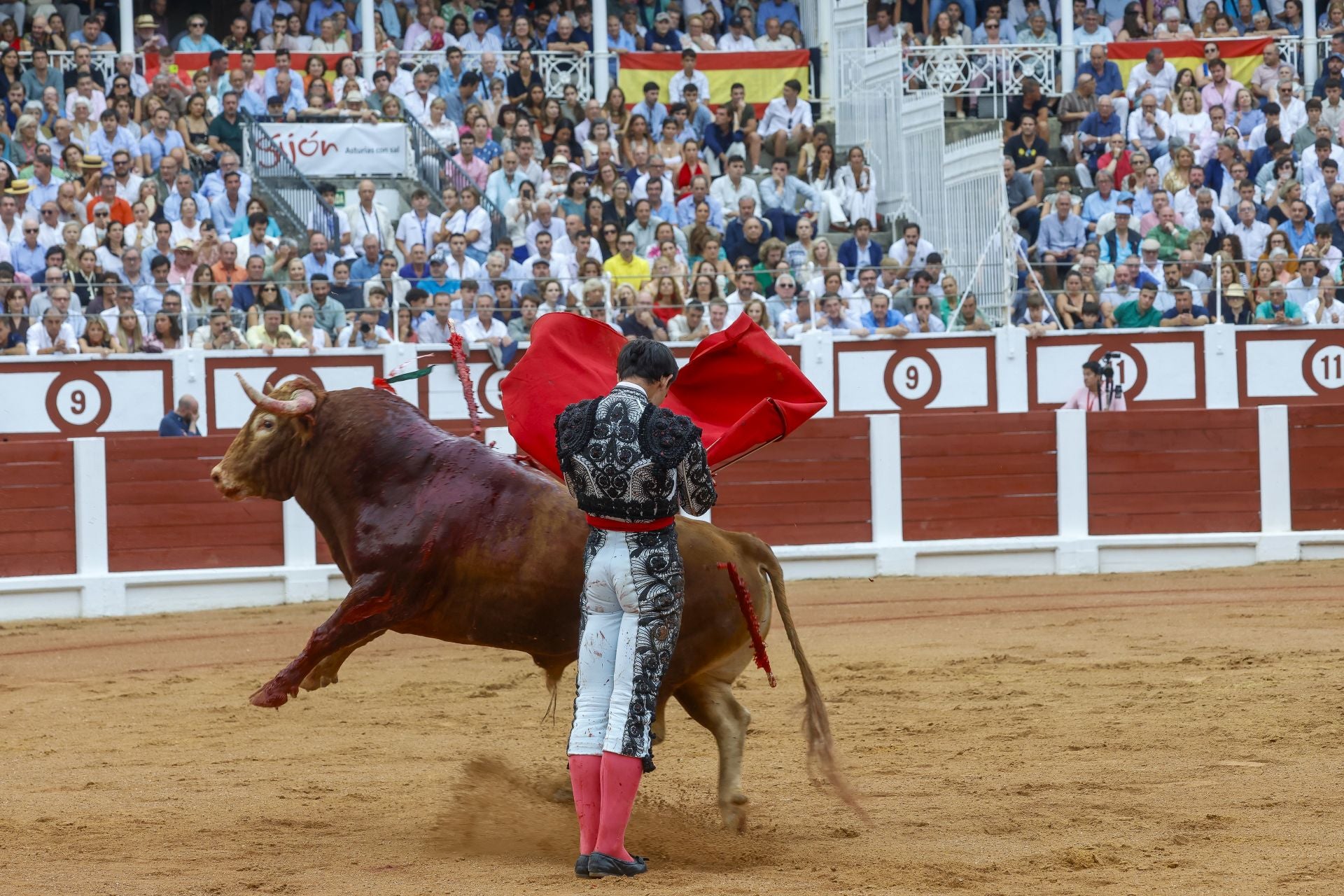 La cuarta de la Feria de Begoña de Gijón, con Fortes, Ortega y Roca Rey