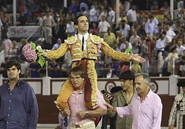 Juan Ortega, a hombros, fue el triunfador de la tarde.