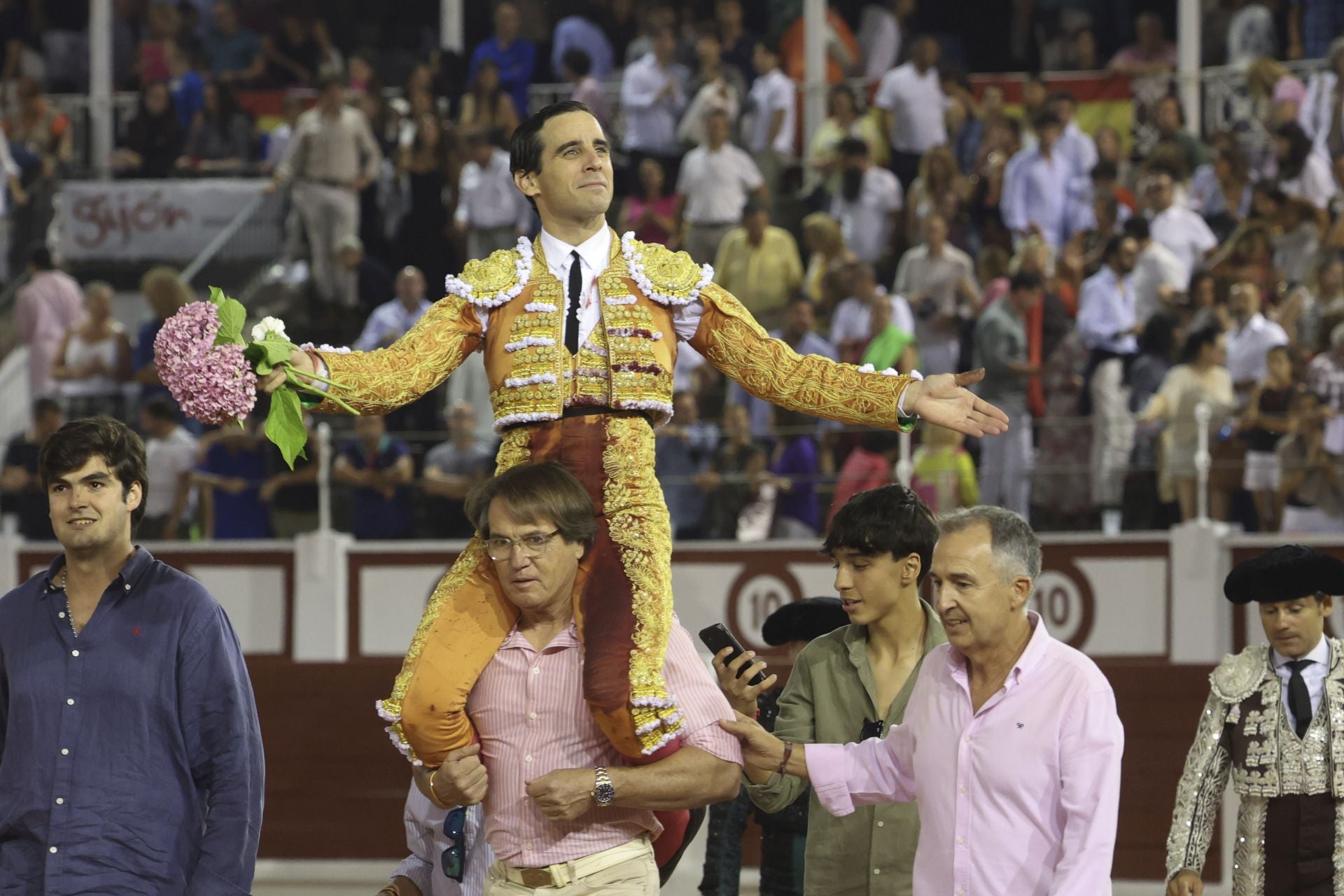 La cuarta de la Feria de Begoña de Gijón, con Fortes, Ortega y Roca Rey