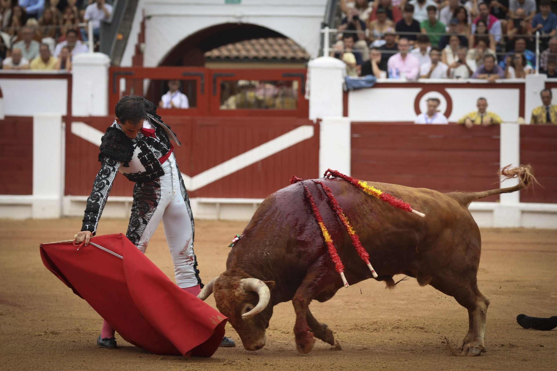 La cuarta de la Feria de Begoña de Gijón, con Fortes, Ortega y Roca Rey