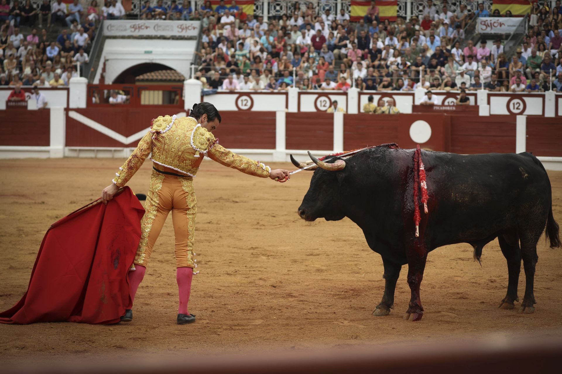 La cuarta de la Feria de Begoña de Gijón, con Fortes, Ortega y Roca Rey