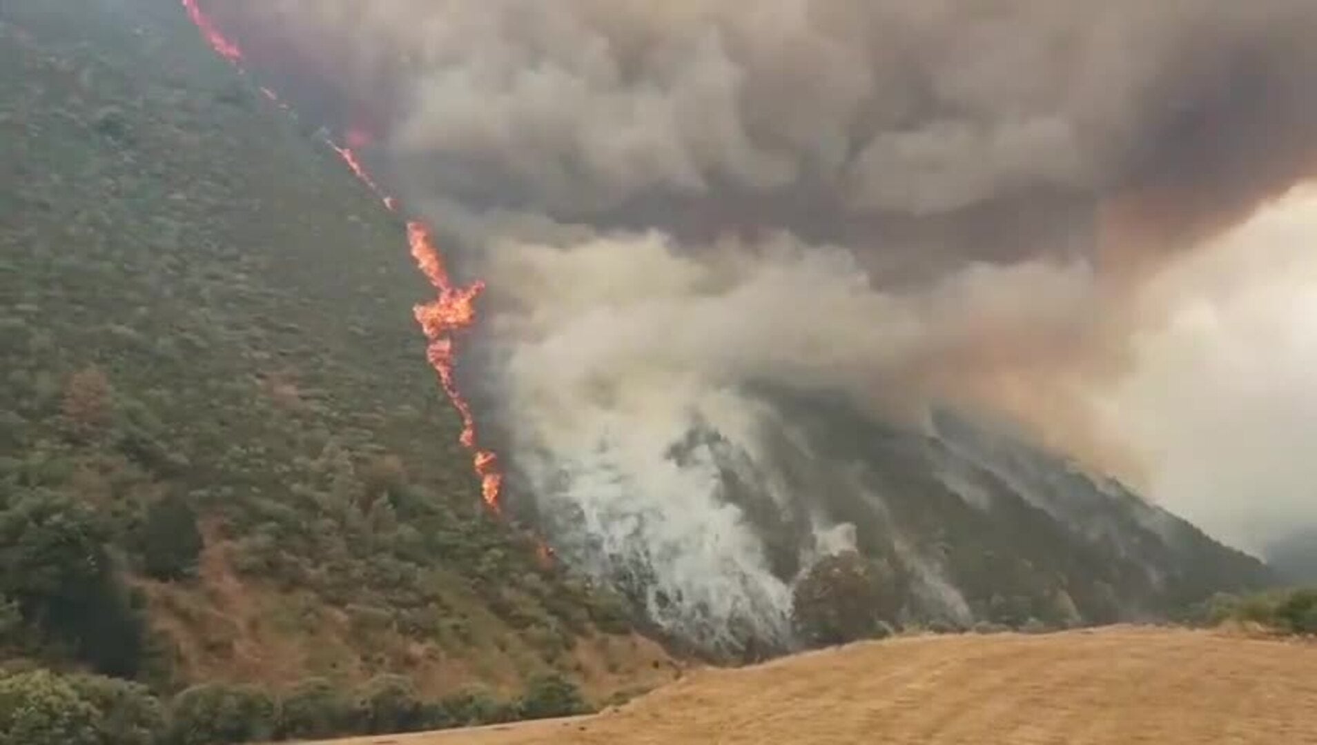 Incendios en Asturias | Todos los esfuerzos para contener las llamas en los Picos de Europa