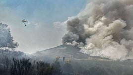 Alejandro Calvo y Adriana Lastra, en el puesto de mando avanzado en Cangas del Narcea.