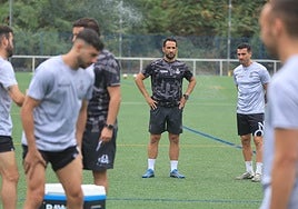 Dani Vidal, esta mañana en el entrenamiento del Real Avilés en La Toba.