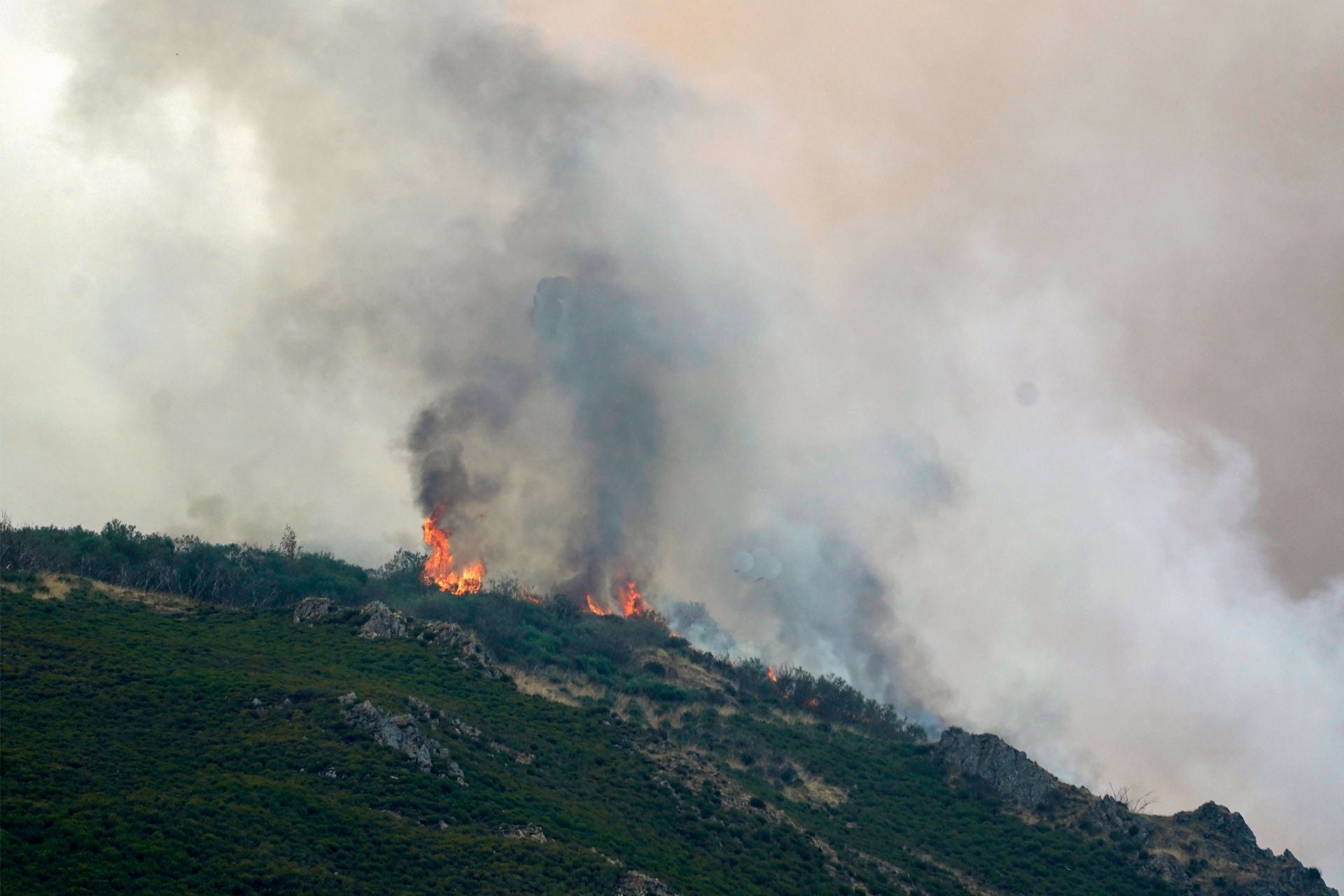 Incendio en Genestoso (Cangas del Narcea)