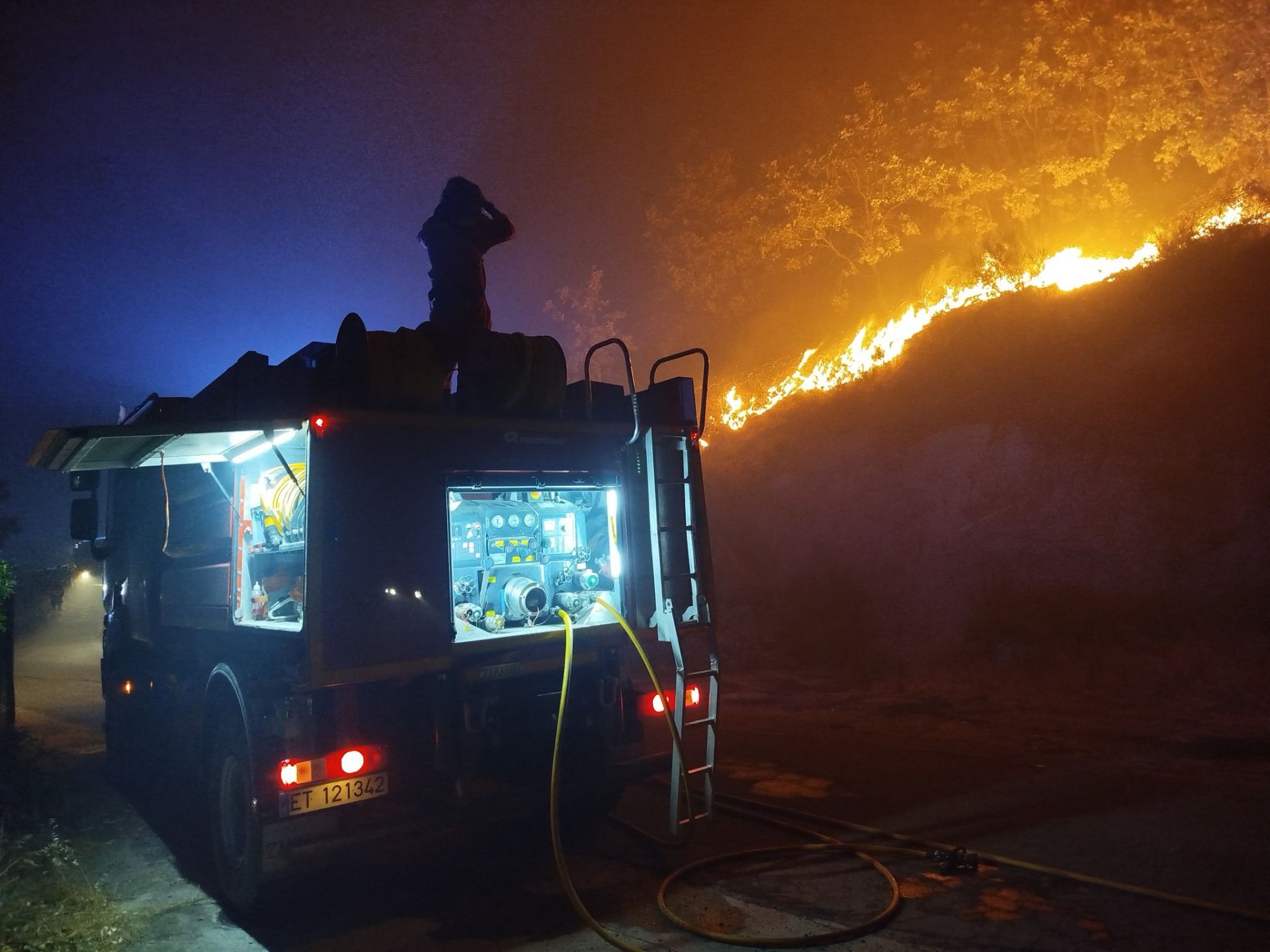 Incendio en Genestoso (Cangas del Narcea)