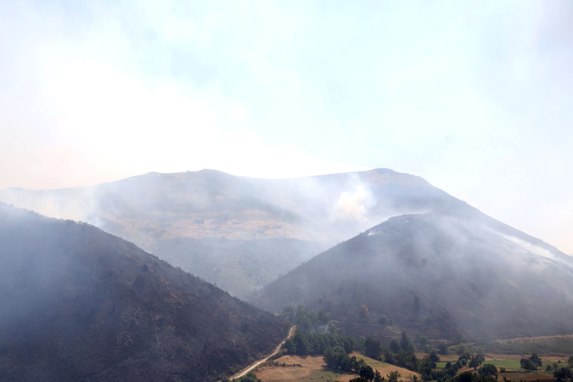 Incendio en Genestoso (Cangas del Narcea)