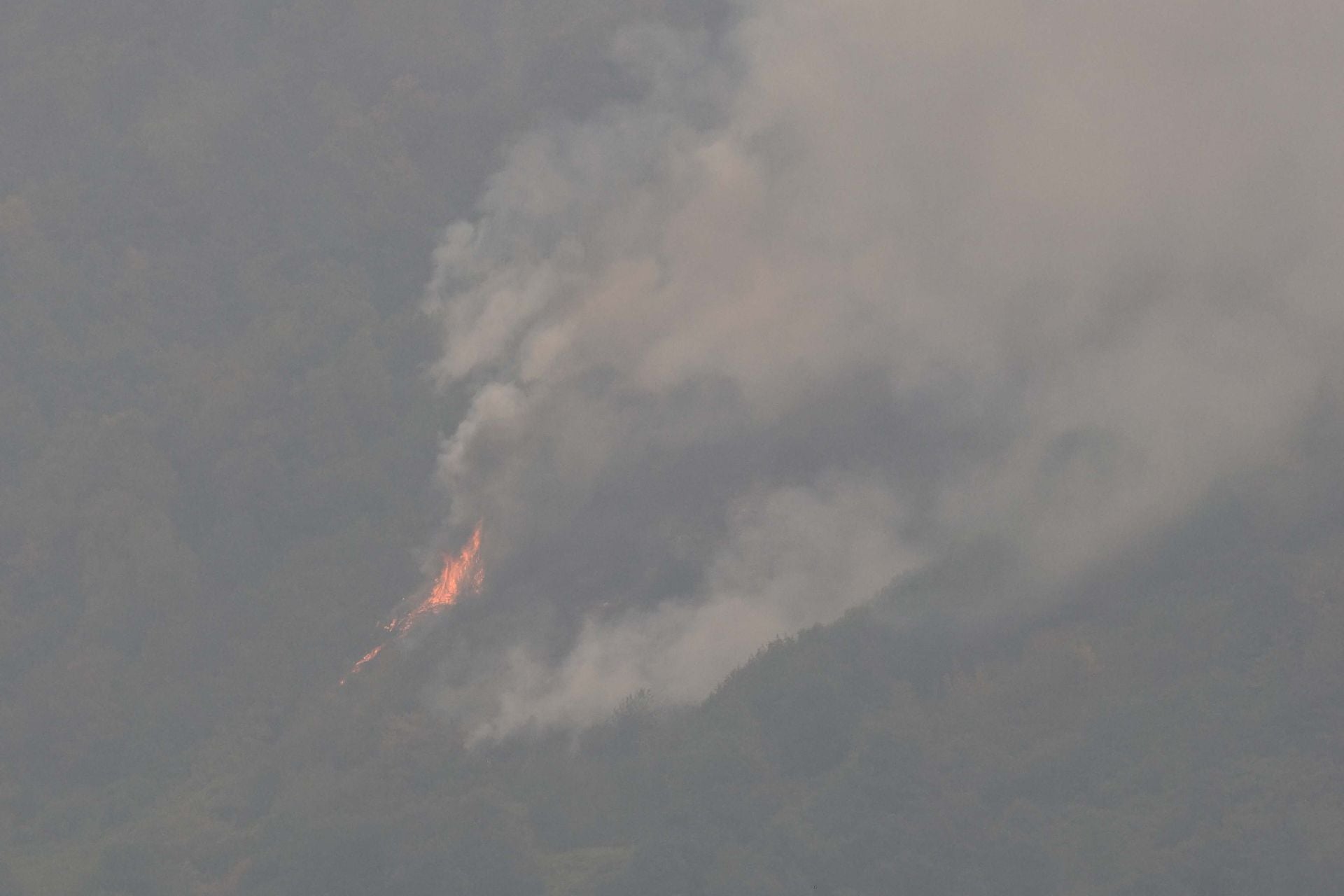 Incendio en Genestoso (Cangas del Narcea)